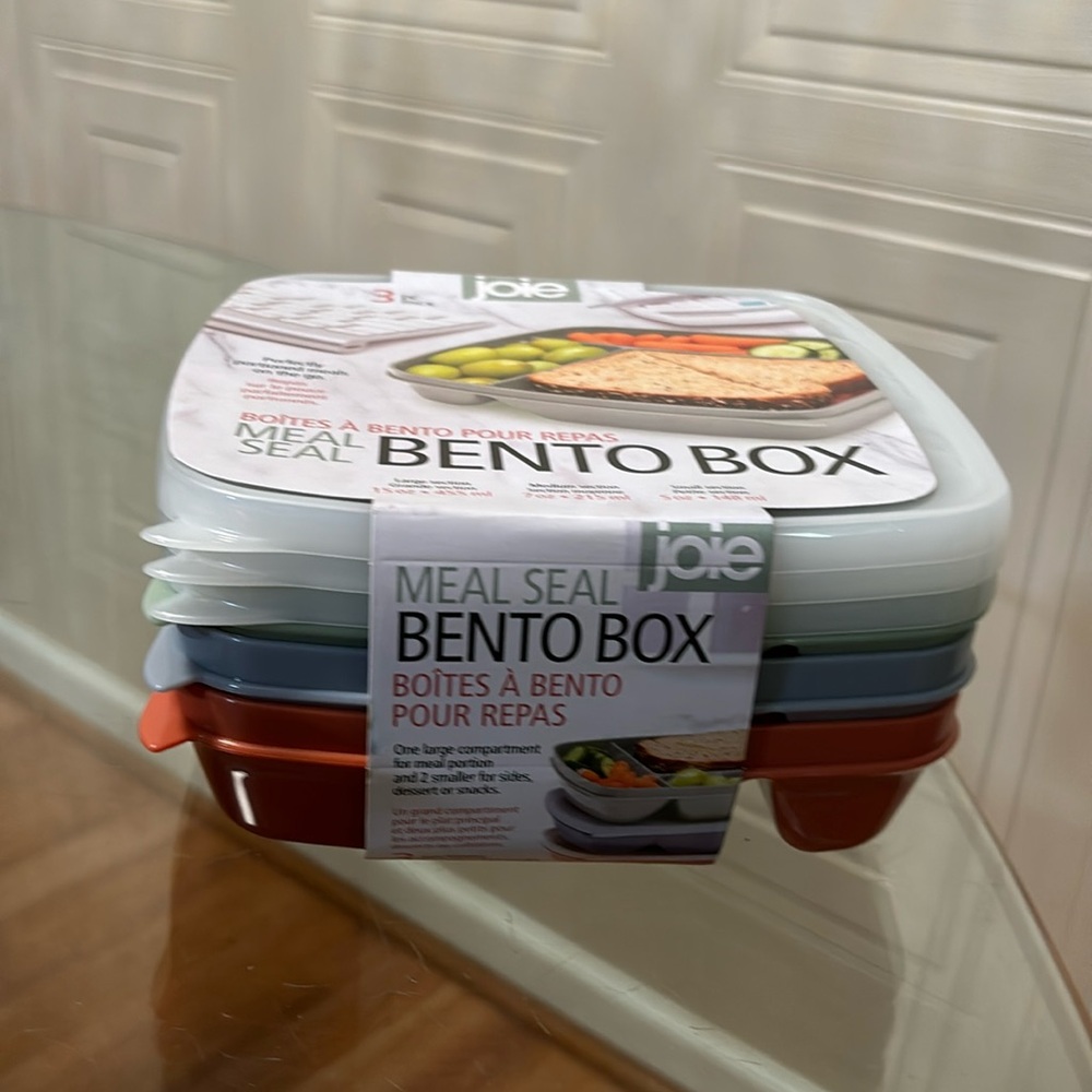 Joie Bento Box Perfectly Portion Meals On The Go Containers Green,Orange& Gray.